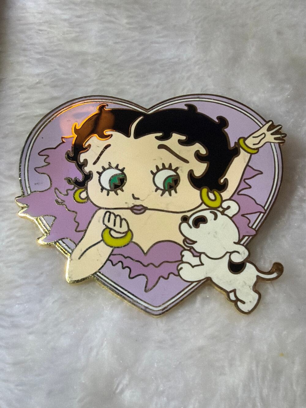 Vintage 2011 Betty Boop Pudgy Dog Heart Enamel Brooch Pin KFS Hearst